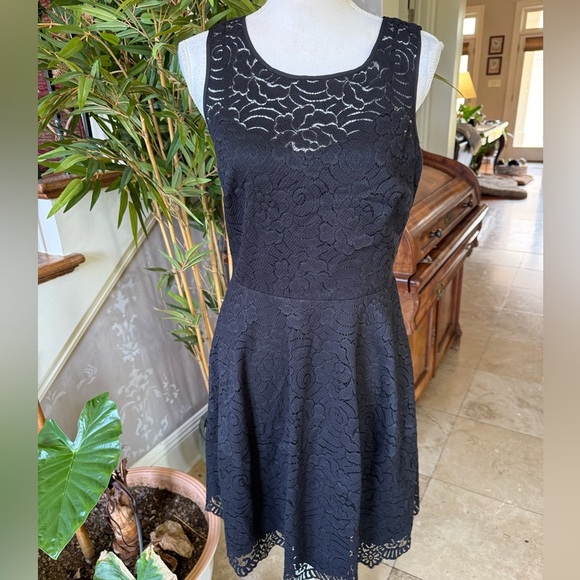 Tommy Hilfiger fit and flare lace ladies line sleeveless dress size 8 - Picture 2 of 15